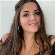 cours de soutien scolaire à des élèves de primaire